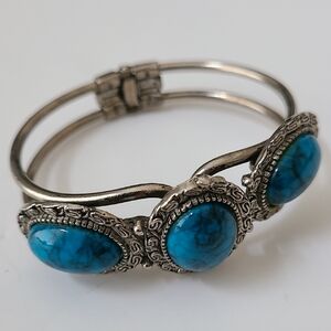 Vintage-Inspired Silver Bracelet with Turquoise Accents